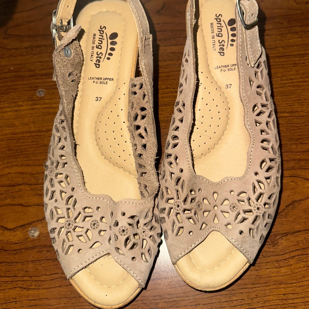 Spring Step Comfort Beige Leather Floral Cutout Slingback Open Toe Wedge Sandal - Picture 5 of 8